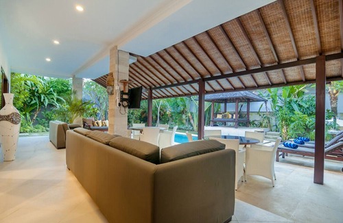 Petitenget Villa | Experience Mawar Estate, a 7-bedroom private villa estate in Seminyak. Accommodates up to 14 guest, includes daily breakfast, a full-time private chef, airport transfers, complimentary massages, housekeeping, and a dedicated driver.