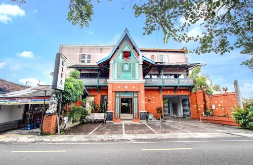 Yogyakarta House | Family Friendly Suite W/Free WiFi Parking and Pool