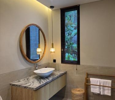 Berawa House | Family Haven 6BR Luxe Villa in Berawa, Canggu