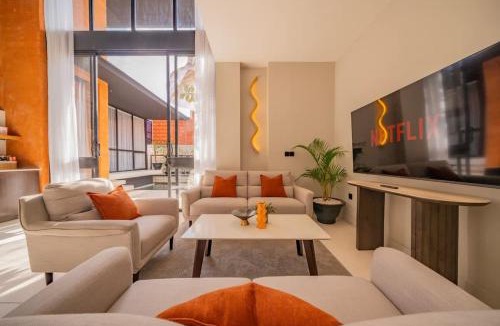 Kerobokan Villa | Group villa w- pool, rooftop gym & cinema room