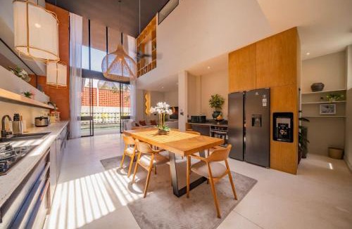 Kerobokan Villa | Group villa w- pool, rooftop gym & cinema room