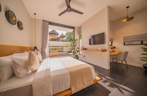 Kerobokan Villa | Group villa w- pool, rooftop gym & cinema room