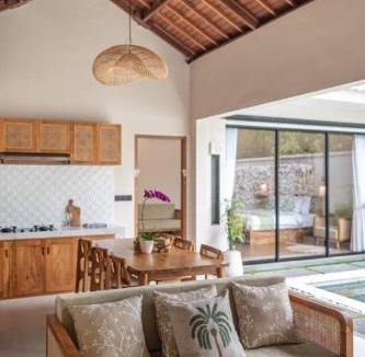 Abiansemal House | Hidden Oasis 2BR Villa & private pool near Ubud 'Green School'
