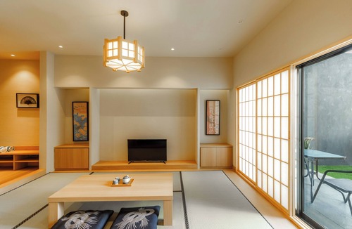 Blahbatuh Villa | Himawari House