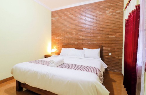 Borobudur Hotel | Homestay Nike Bed