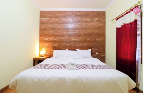 Borobudur Hotel | Homestay Nike Bed