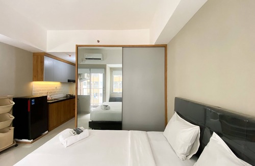 Duren Sawit Apartment | Homey and Cozy Stay Studio LRT City Jatibening Apartment