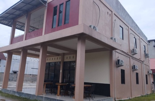 Banjarmasin Hotel | Hotel O Fanilly Guest House MarabahanNearJembatan Rumpiang