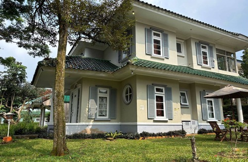 Cipanas Hotel | Hotel O Puncak Resort Guest House