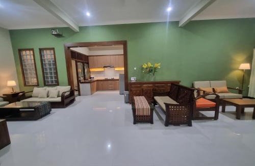 Catur Tunggal House | House of Tulip