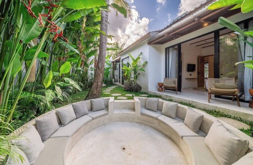 Penestanan Villa | Huge Tropical 3BR in Serene Ubud w Pool & Lounge