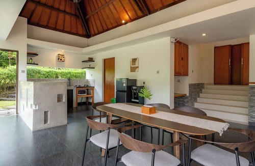 Melayang Villa | Hutan Sawah Villa
