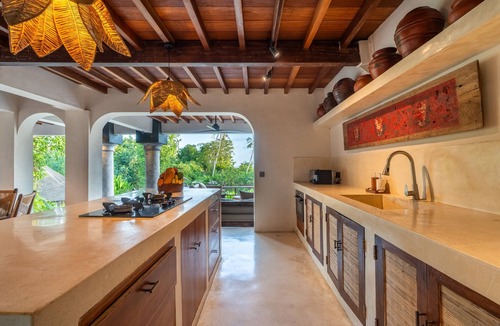 Cemagi Villa | Infinity Pool | Five Bedrooms | Beachfront Stay