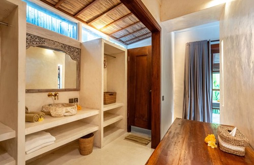 Cemagi Villa | Infinity Pool | Five Bedrooms | Beachfront Stay