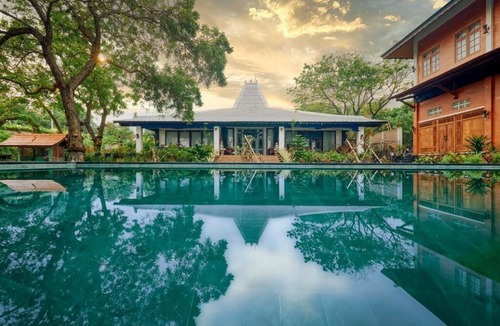 Sukadana Hotel | Kampung Kecil Front Beach
