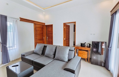 Kalibukbuk Villa | Karuna Villa with Garden