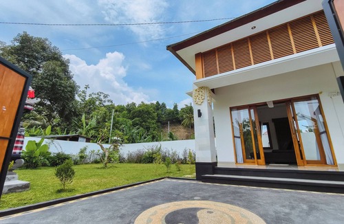 Kalibukbuk Villa | Karuna Villa with Garden