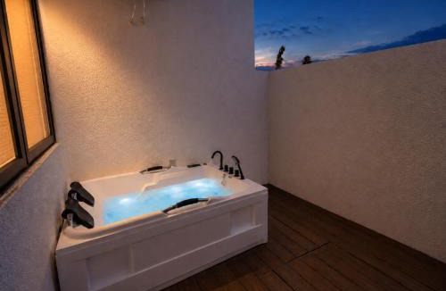 Batam House | Kyzen Stay - Jacuzzi home near ferry terminal