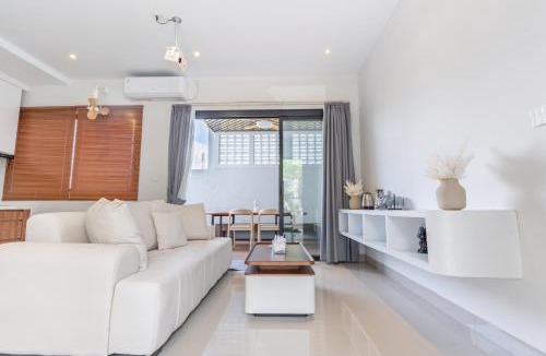 Batam House | Kyzen Stay - Jacuzzi home near ferry terminal