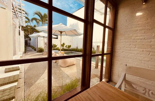 Sunset Road Villa | La Belle Villa