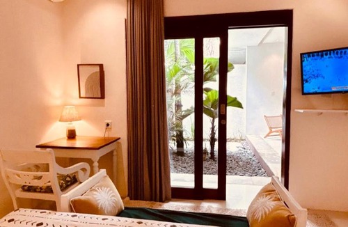 Sunset Road Villa | La Belle Villa