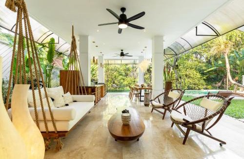 Kutuh Kaja Villa | La Bohemia Residence - 2BR Riverside Villa with Two-Tiered Waterfall Pool Fast Wi-Fi