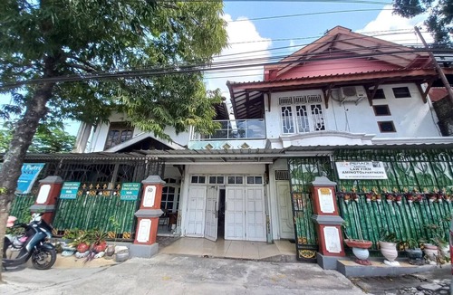 Surakarta House | La Tansa Standard Twin Near UNS