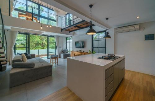 Babakan Villa | Loft Valentin : Romantic & Cozy 1 Bedroom Loft w/Pool in Canggu!