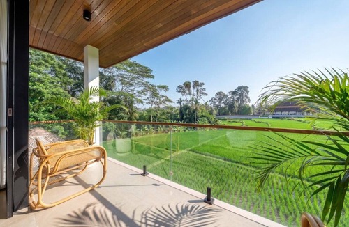 Melayang Villa | Luxe 3BR Gem in Tropical Ubud w Pool, Patio&Garden