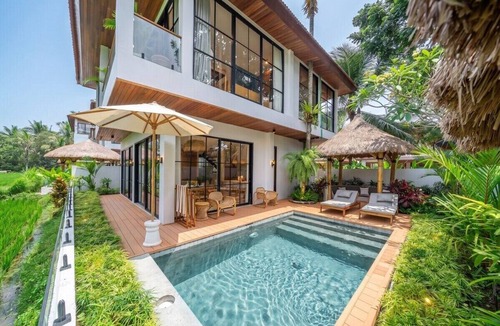 Melayang Villa | Luxe 3BR Gem in Tropical Ubud w Pool, Patio&Garden