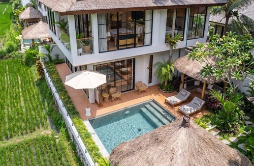 Melayang Villa | Luxe 3BR Gem in Tropical Ubud w Pool, Patio&Garden