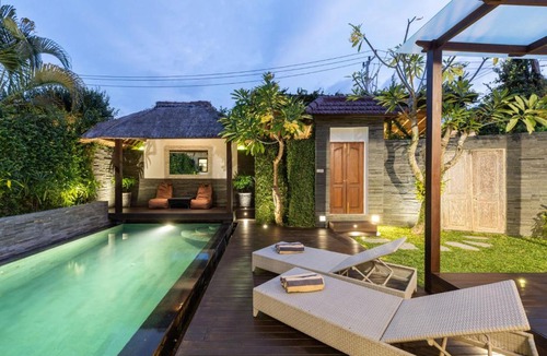Sunset Road Villa | Luxurious Double King Villa w/Pool & WiFi+ Carpark
