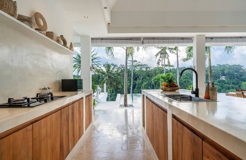 Pejeng Kawan Villa | Luxury 4BR Ubud 2 Infinity Pools Sacred Jungle