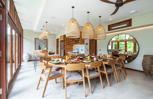 Berawa Villa | Luxury 6-Bedroom Villa in Berawa 5 min to the Beach