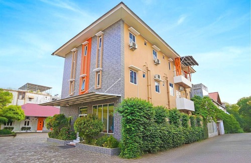 Banda Aceh House | Luxury Deluxe DBL Retreat W/Free WiFi and Parking