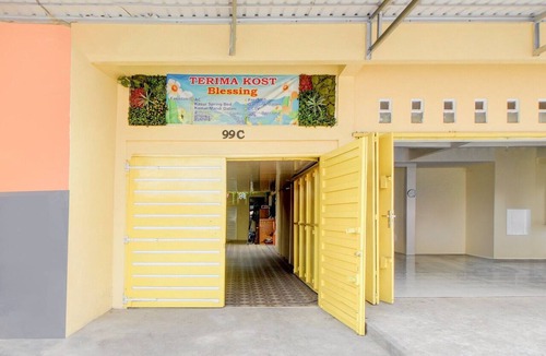 Purwokerto House | Luxury Deluxe DBL Retreat W/Free WiFi and Parking