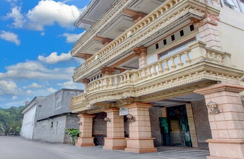 Sinduadi House | Luxury Deluxe DBL Retreat W/Free WiFi and Parking