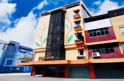 Palembang House | Luxury Deluxe DBL Retreat W/Free WiFi and Parking