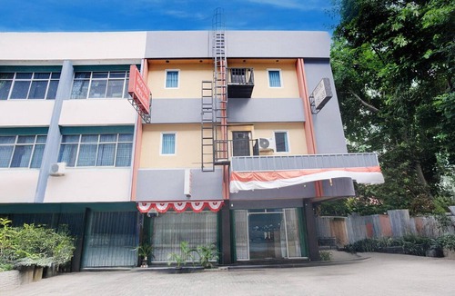 Palembang House | Luxury Deluxe DBL Retreat W/Free WiFi and Parking