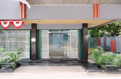 Palembang House | Luxury Deluxe DBL Retreat W/Free WiFi and Parking