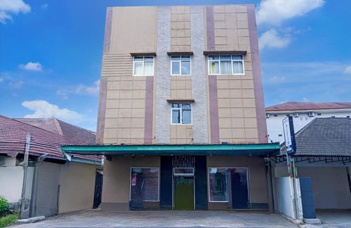 Palembang House | Luxury Deluxe DBL Retreat W/Free WiFi and Parking