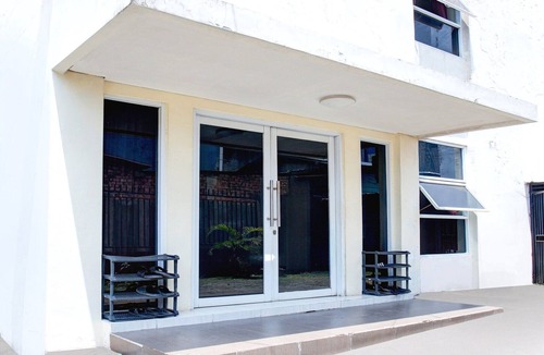 Palembang House | Luxury Deluxe DBL Retreat W/Free WiFi and Parking