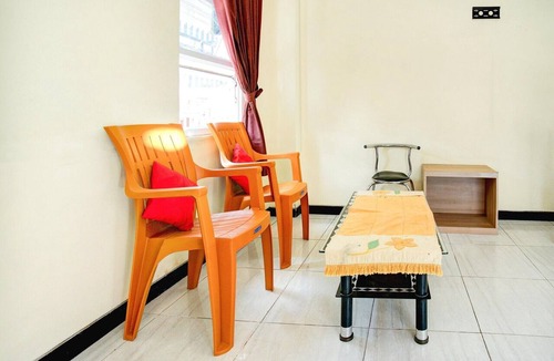 Palembang House | Luxury Deluxe DBL Retreat W/Free WiFi and Parking