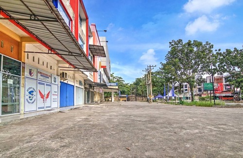 Pekanbaru House | Luxury Deluxe DBL Retreat W/Free WiFi and Parking