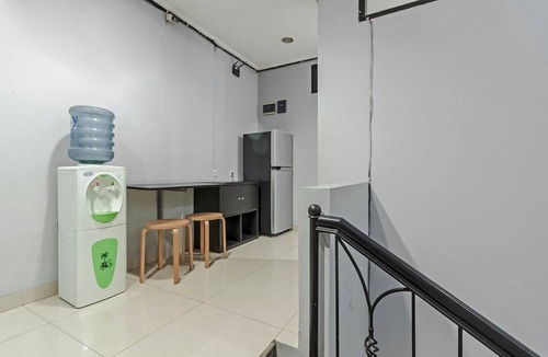 Jakarta House | Luxury Deluxe DBL Retreat W/Free WiFi and Parking