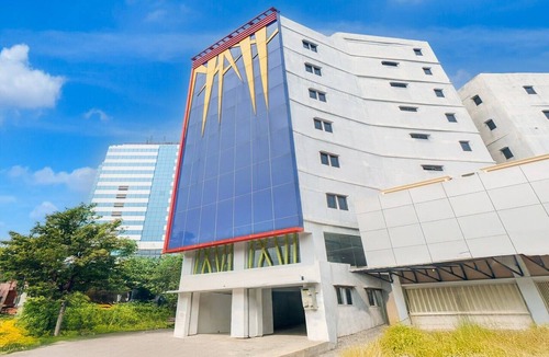 Old Jakarta House | Luxury Deluxe DBL Retreat W/Free WiFi and Parking