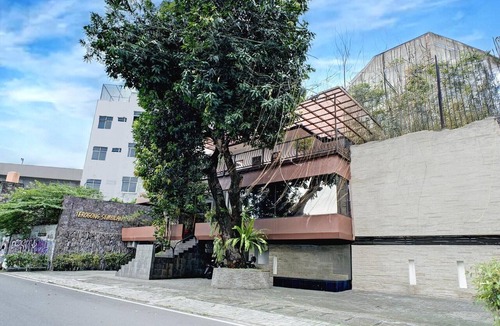 Cilandak House | Luxury Deluxe DBL Retreat W/Free WiFi and Parking
