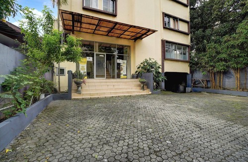 Cilandak House | Luxury Deluxe DBL Retreat W/Free WiFi and Parking