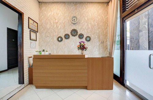 Padang House | Luxury Deluxe DBL Retreat W/Free WiFi and Parking