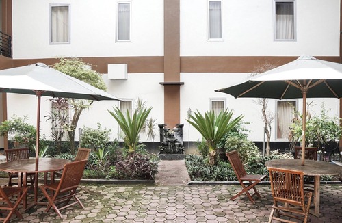 Padang House | Luxury Deluxe DBL Retreat W/Free WiFi and Parking